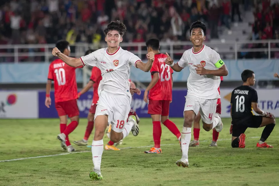 gawang Laos pada pertandingan penyisihan grup A Piala AFF U-16 di Stadion Manahan