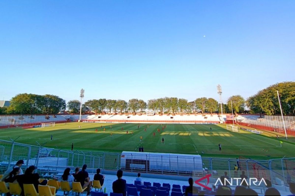 Kapten Australia U-19 takjub lihat pohon di dalam Stadion Tambaksari